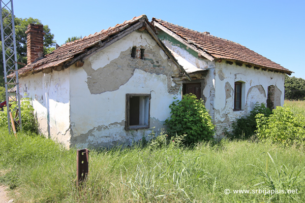 Kuće kraj pruge