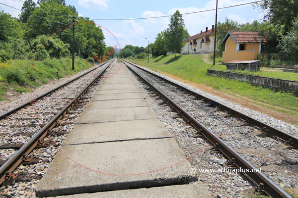 Peron železničke stanice Dolac
