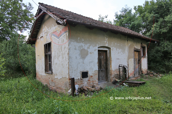 Zemljoradničko otkupno mesto kraj stanice u Dolcu Zemljoradničko otkupno mesto kraj stanice u Dolcu