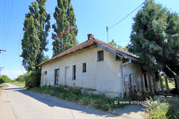 Zgrada železničke stanice Laćarak