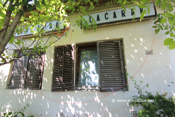Železnička stanica Laćarak