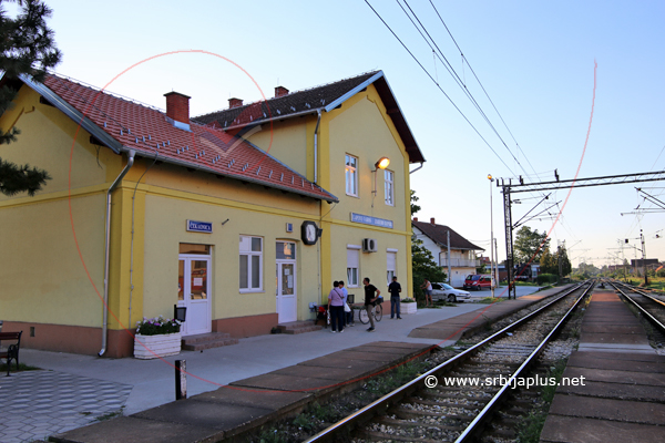 Peron železničke stanice Lapovo