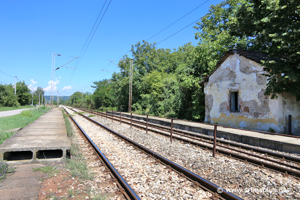 Peron železničke stanice Lučina