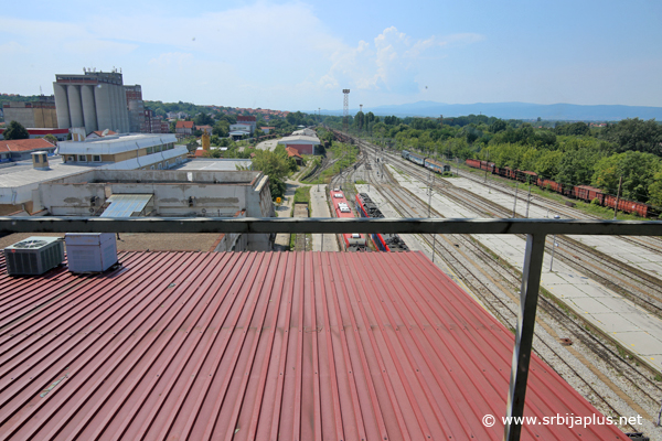 Pogled na okolinu stanice u Nišu iz upravljčkog tornja