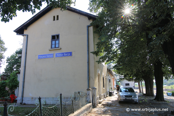 Glavni ulaz u železničku stanicu u Niškoj Banji