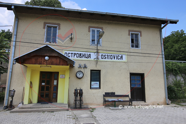 Zgrada železničke stanice Ostrovica