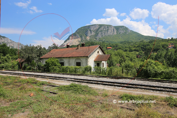 Kuća pored pruge