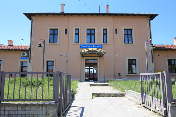 Glavni ulaz u železničku stanicu Paraćin