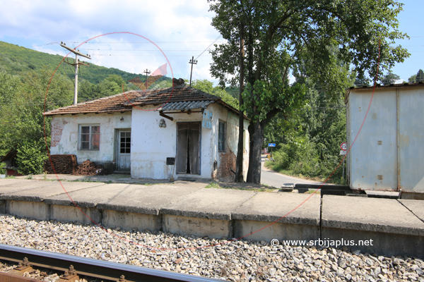 Peron železničke stanice u Proseku