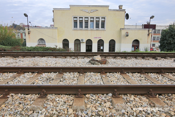 Koloseci i stanična zgrada
