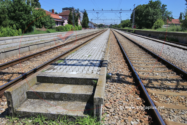 Peron i dolazni koloseci