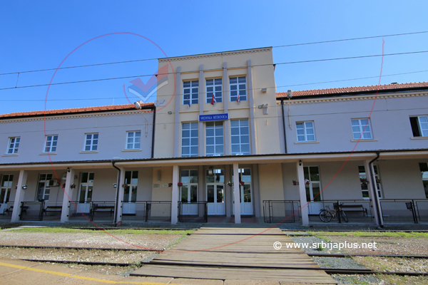 Zgrada stanice prema peronima