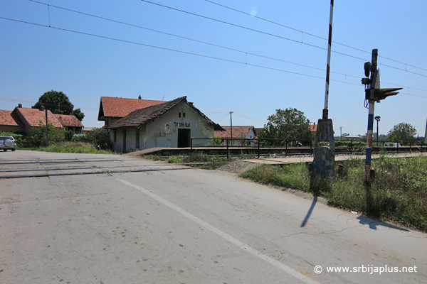 Pružni prelaz kod stanice u Tešici
