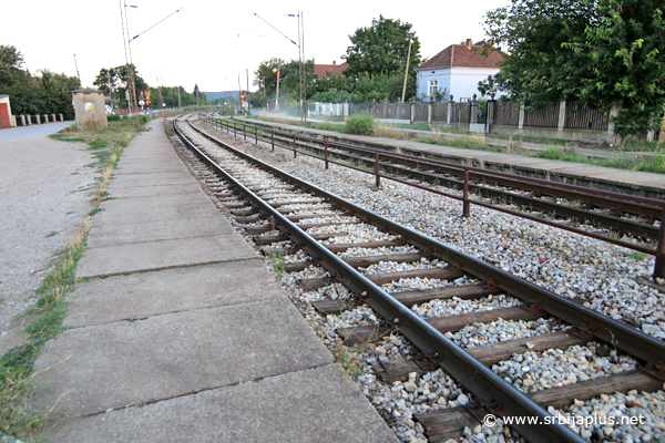 Peron železničke stanice u Trnjanima