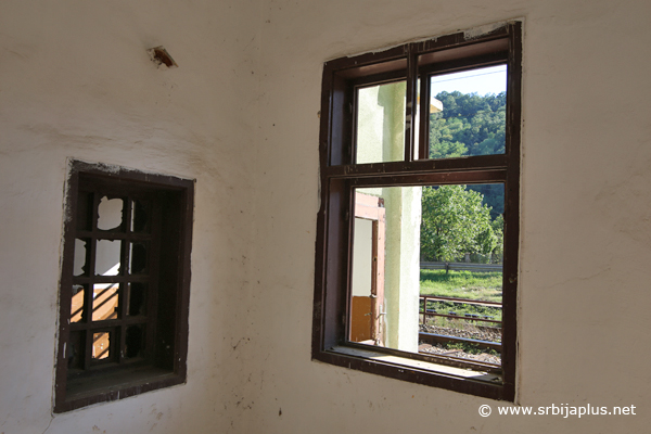 Blagajna i čekaonica stanice u Vitkovcu