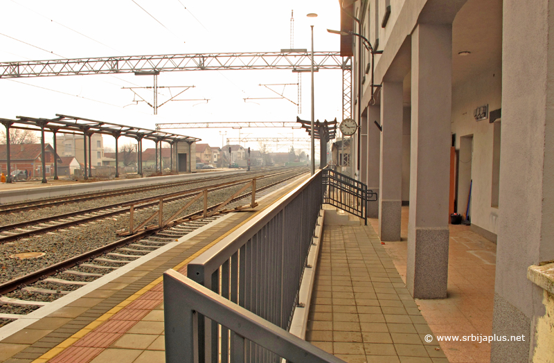 Peron železničke stanice Doljevac