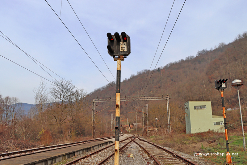 Železnička stanica Džep - izlazni semafori na kolosecima prema stanici Predejane