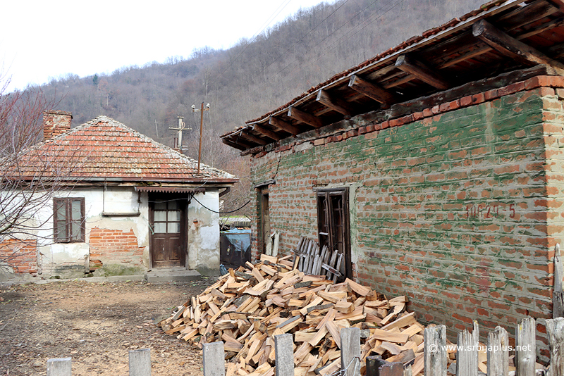Nekadašnji železnički objekat na železničkoj stanici Džep, broj 10629-5.