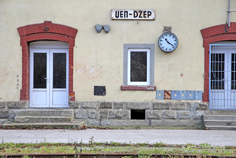 Železnička stanica Džep - stanična zgrada