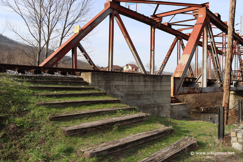 Grdelički most - spomen-obeležje