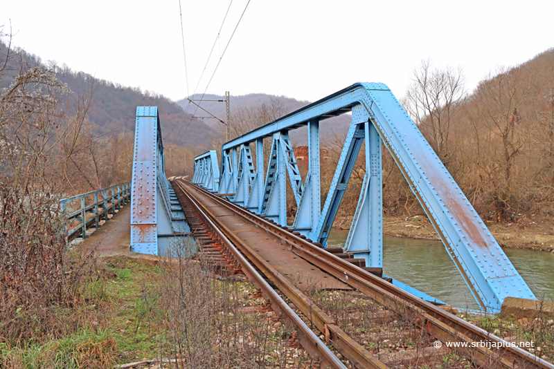 Železničko stajalište Lepenički Most nedaleko od Lepeničkog mosta