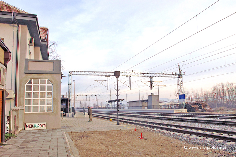Železnička stanica Donje Međurovo