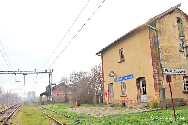 Železnička stanica Pečenjevce jedna je od manipulativnih stanica na pruzi Niš-Preševo