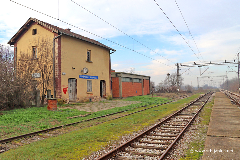 Železnička stanica Pečenjevce