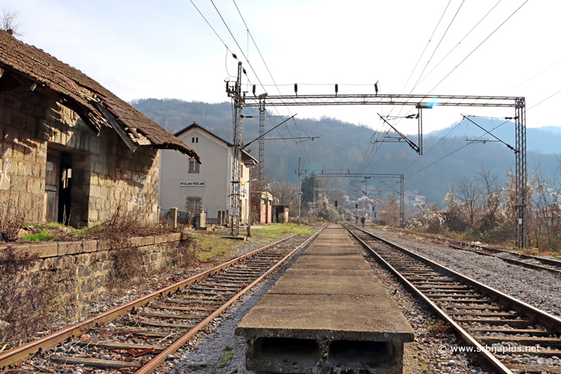 Železnička stanica Predejane - stanični peron