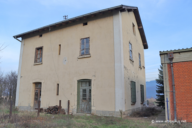 Železničko stajališta Priboj Vranjski - nezavršena zgrada stajališta