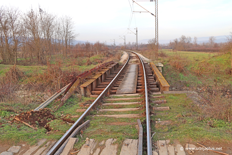 Železničko stajališta Stubal - kolosek prema Lepeničkom Mostu