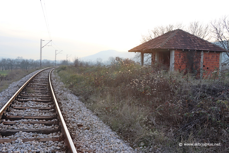 Železničko stajališta Stubal - nezavršena zgrada stajališta