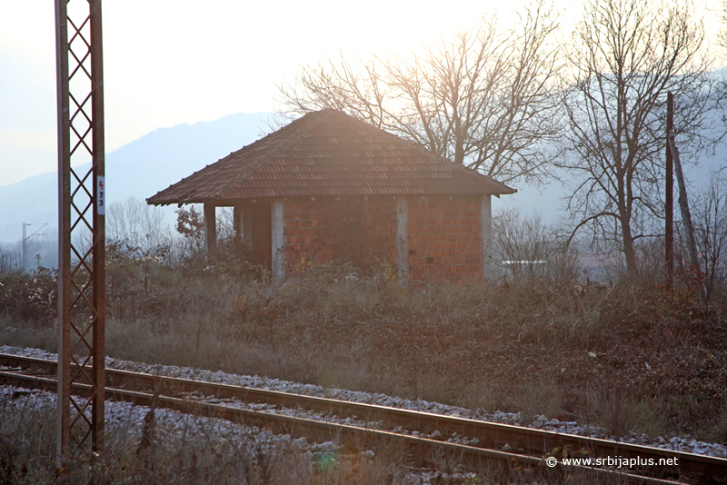 Napuštena zgrada železničkog stajališta Stubal