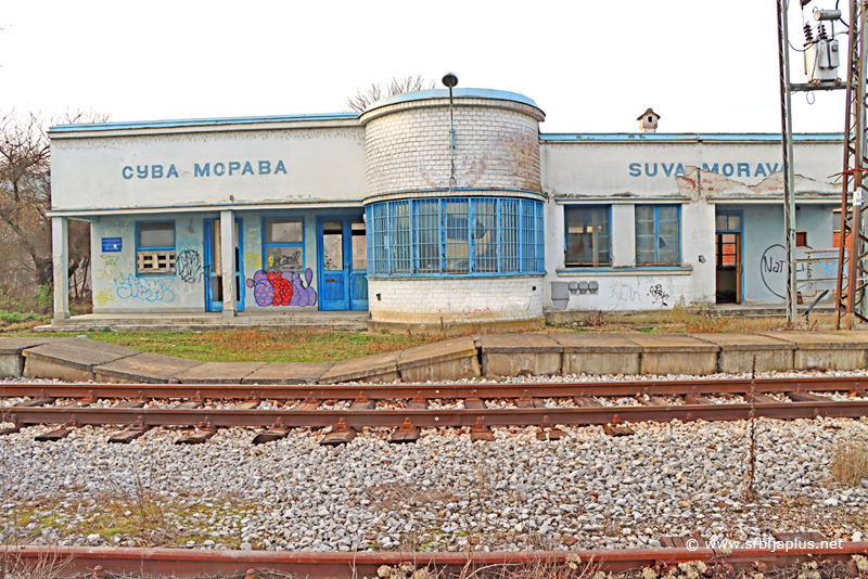 Peron železničke stanice Suva Morava