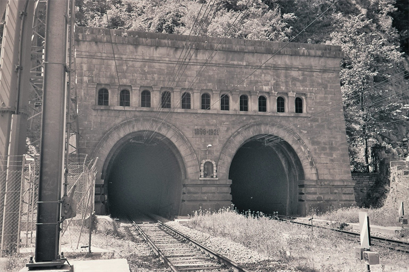 Ulaz u tunel Simplon u mestu Domodossole u Italiji