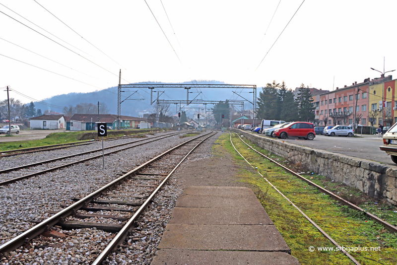 Železnička stanica Vladičin Han - stanični znak STOP na kraju perona