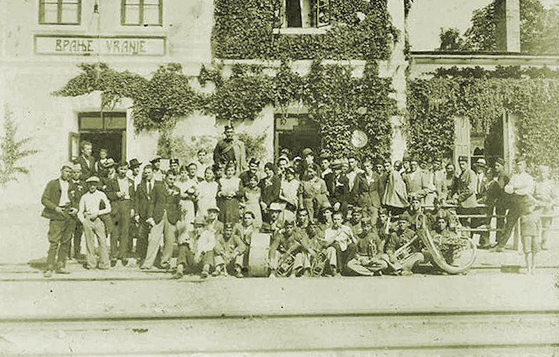 Železnička stanica Vranje - ispraćaj Sokolskog društva na slet u Prag, avgust 1934. godine