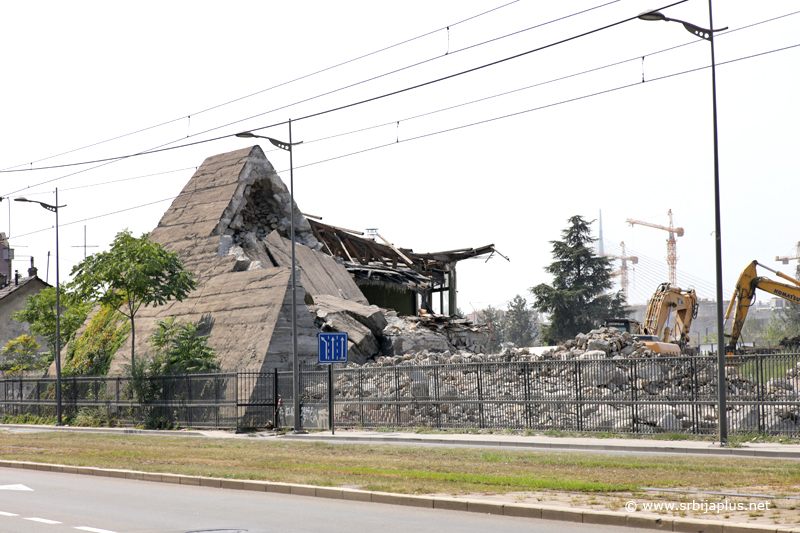 Rušenje piramide, nemačkog bunkera iz Drugog svetskog rata