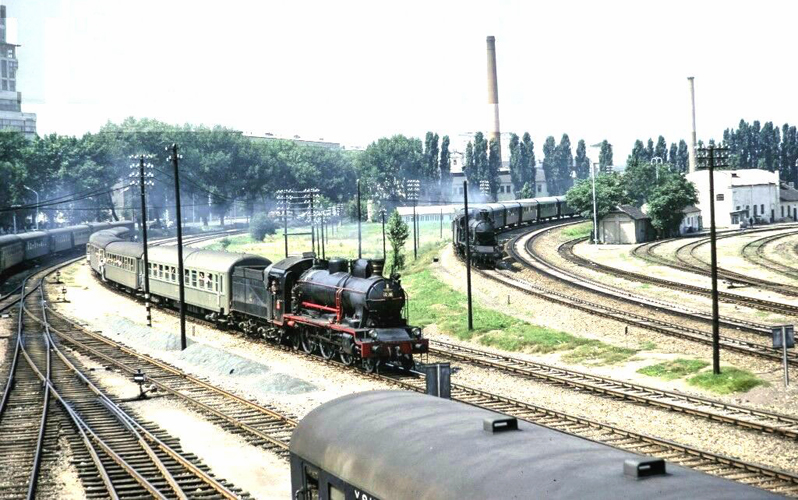 Kompozicije putničkih vozova sa parnim lokomotivama na ulasku u beogradsku stanicu, 1963.