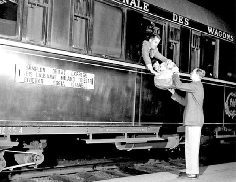 Simplon Orient Express na stanici u Beogradu: Paris (Gare de Lyon) - Lausanne - Milano - Trieste - Beograd - Sofia - Istanbul